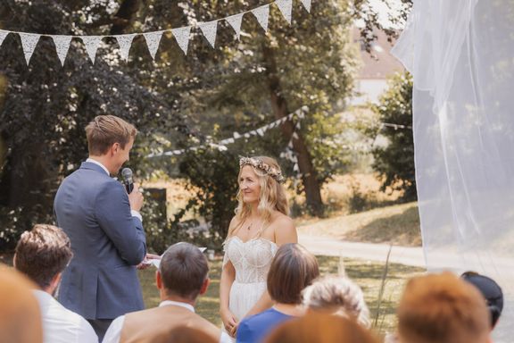 Heiraten Zuhause im Garten & eigenem Hof